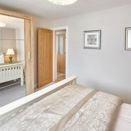 Host & - Sandling Court